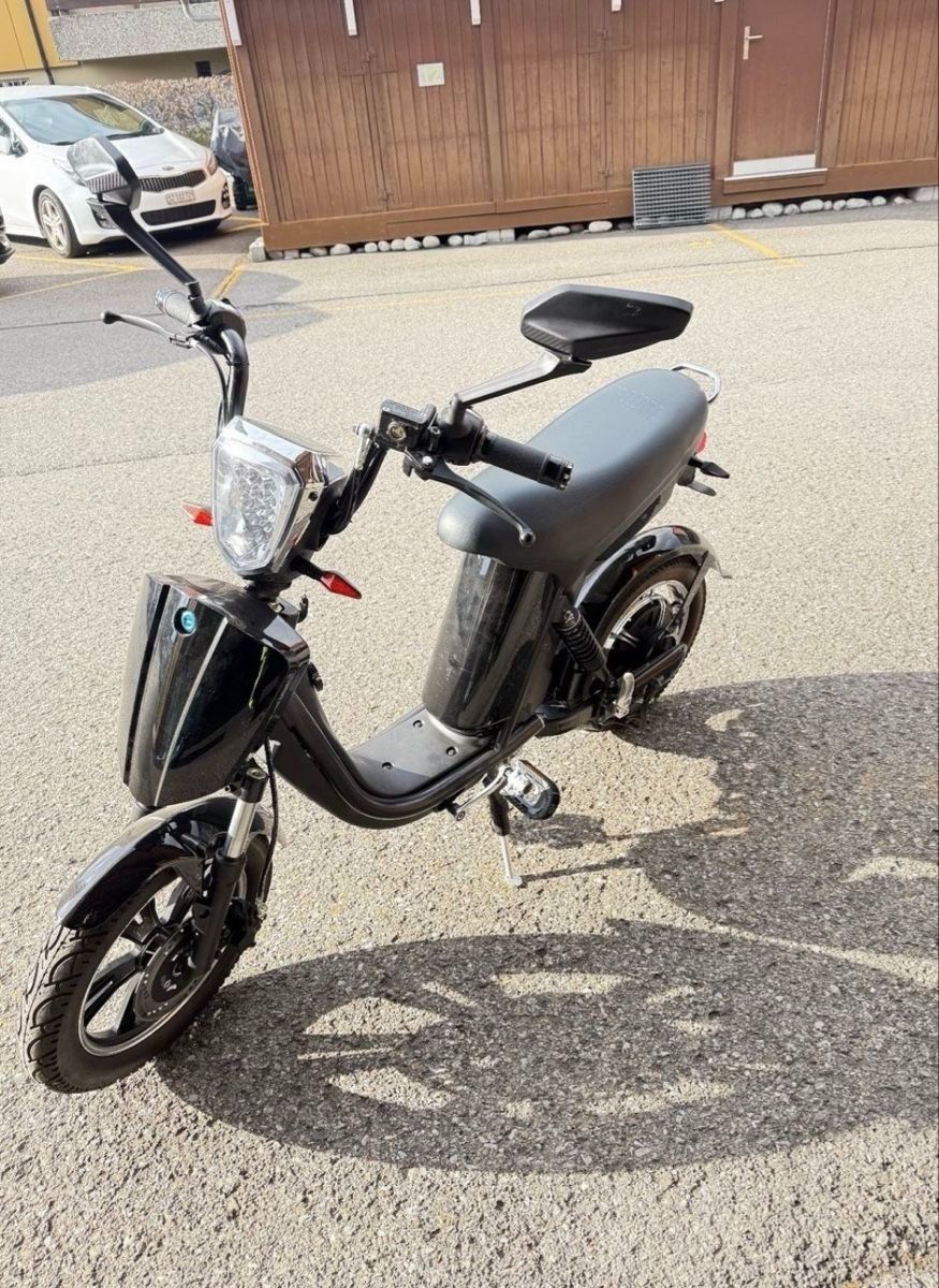 Scooters: E-Roller / E-Scooter / E-Mofa – D'occasion à Meilen par Dromedar