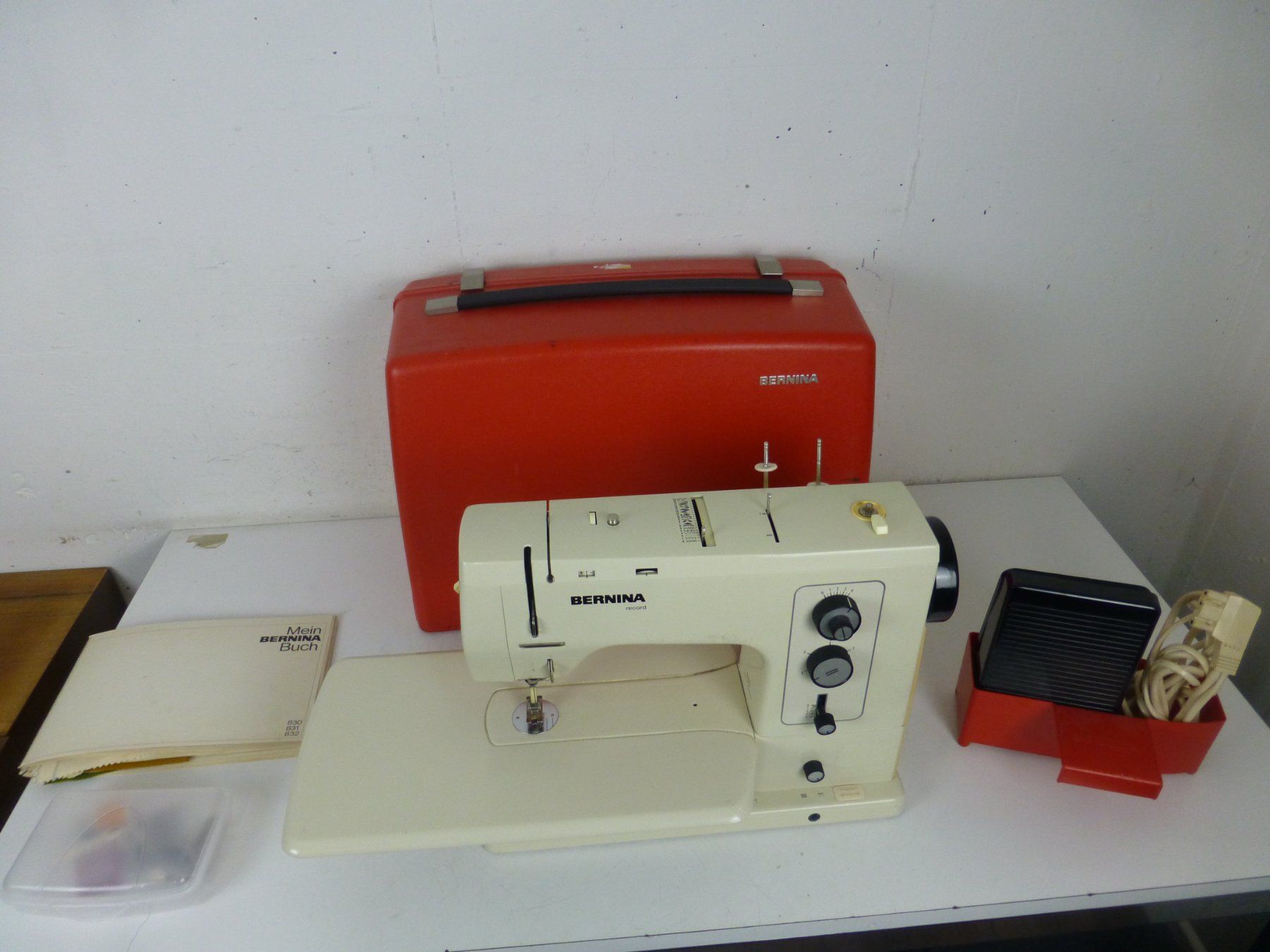 Bernina Nähmaschinen: Nähmaschine Bernina 830 mit Koffer – Gebraucht aus Fahrweid von ekv 2