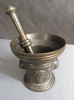 Mörser mit Stössel - vermutlich Gusseisen oder Messing