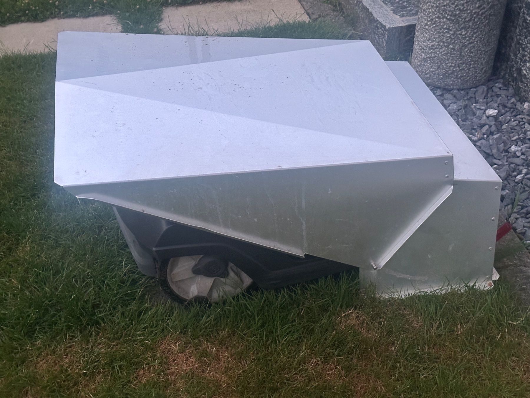 Tagliaerba: Mähroboter Garage Aluminium – Usato da Schöftland venduto da lazer04 1