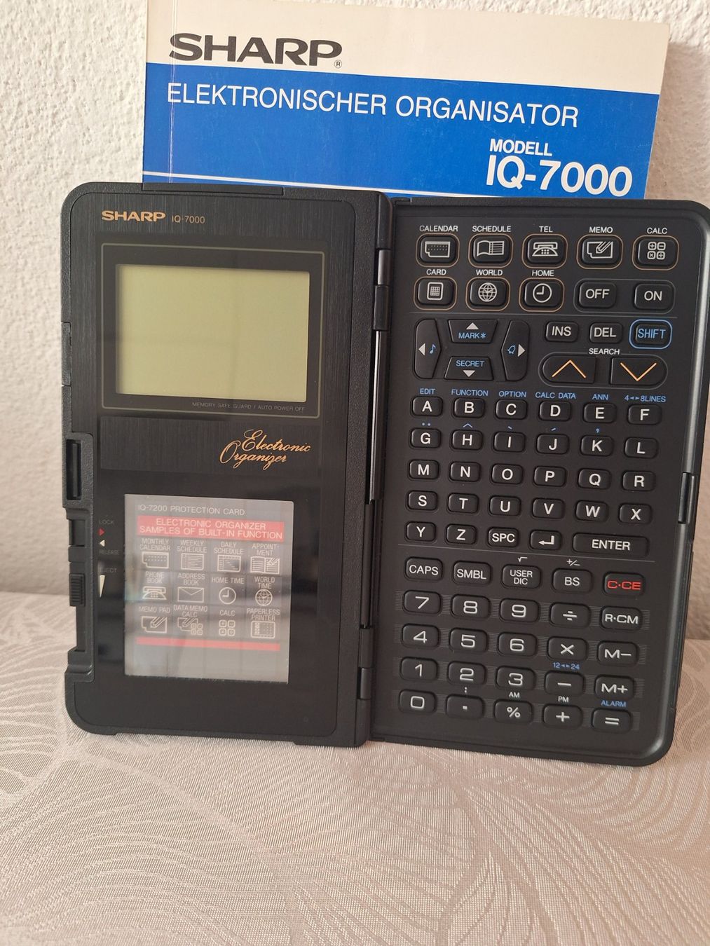 Sharp Palmari: Sharp IQ-7000 Elektronischer Organizer – Usato da Zürich venduto da Lemon007