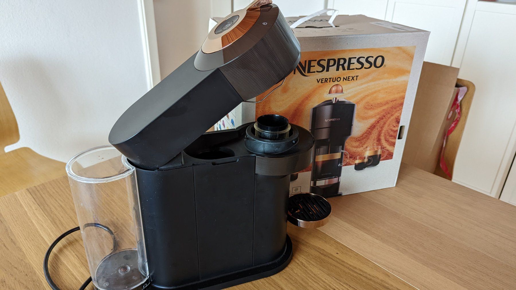 Nespresso Kaffeemaschinen & Espressomaschinen: Vertuo Next Premium Rose Gold Nespresso – Gebraucht aus Glattbrugg von  1