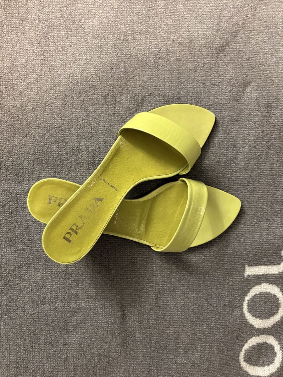 Prada Scarpe da donna: PRADA Schuhe – Usato da Hergiswil NW venduto da Kylee