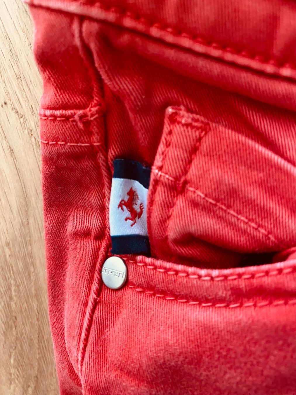 Ferrari Pantaloni: Ferrari Kinder Jeans rot Grösse 12M – Usato da Siegershausen venduto da Minneola 5