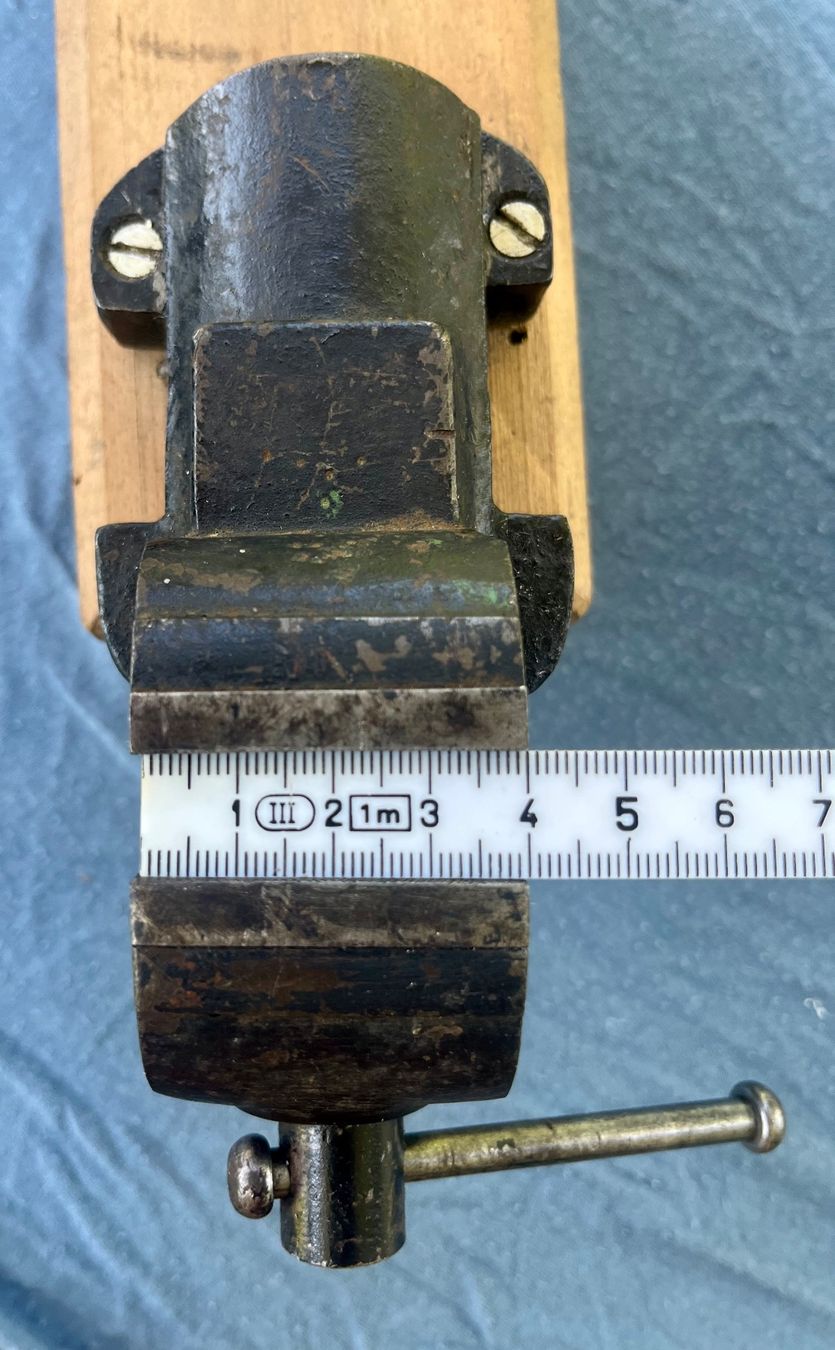 Tutti gli attrezzi: Schraubstock 40mm vintage – Usato da Nassenwil venduto da Swissorion 2