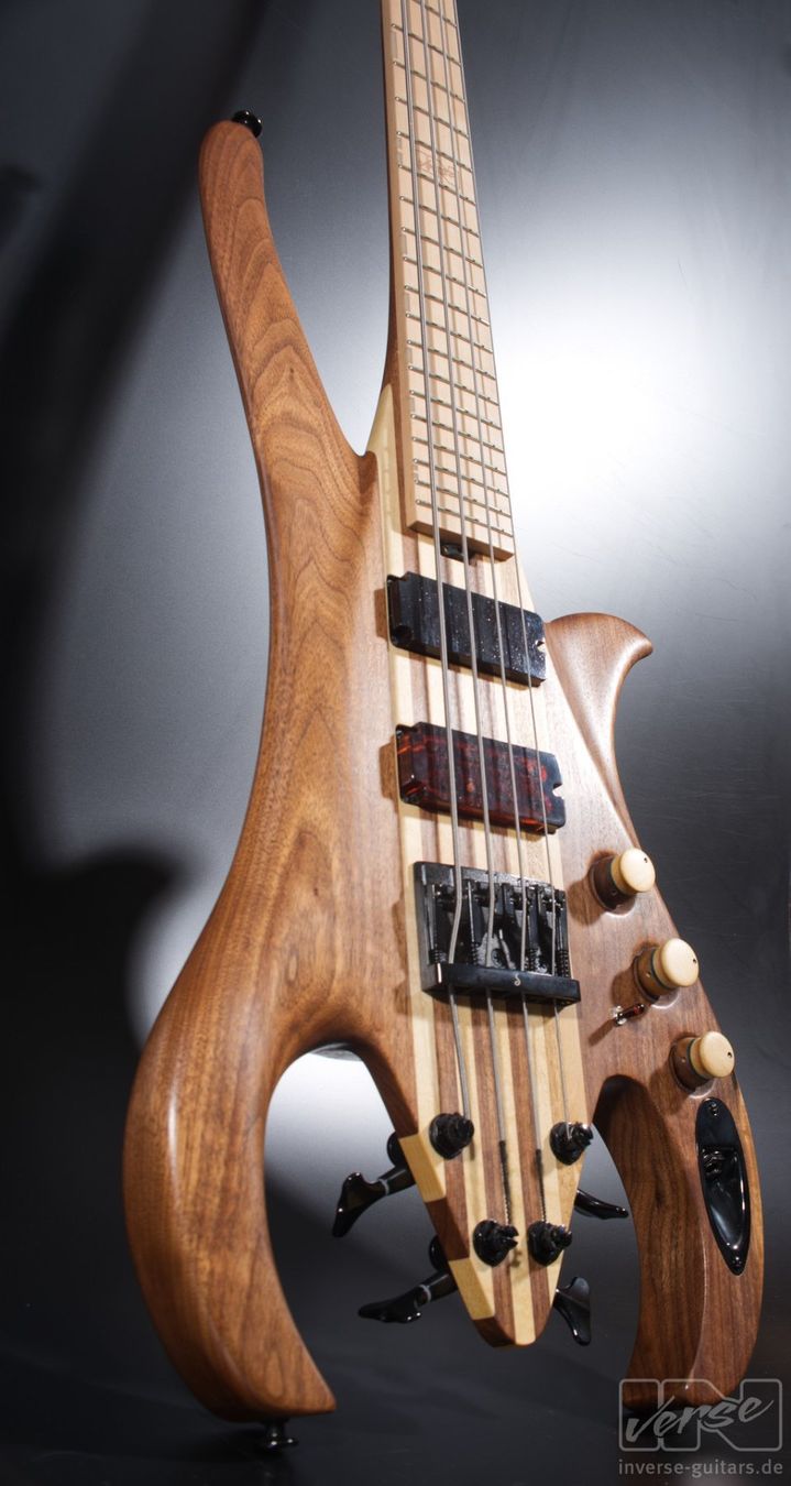 Strumenti musicali: INVERSE GUITARS Walnut Manta Bass – Nuovo e nell'imballaggio originale da Schaffhausen venduto da Saitensprung_SH 6