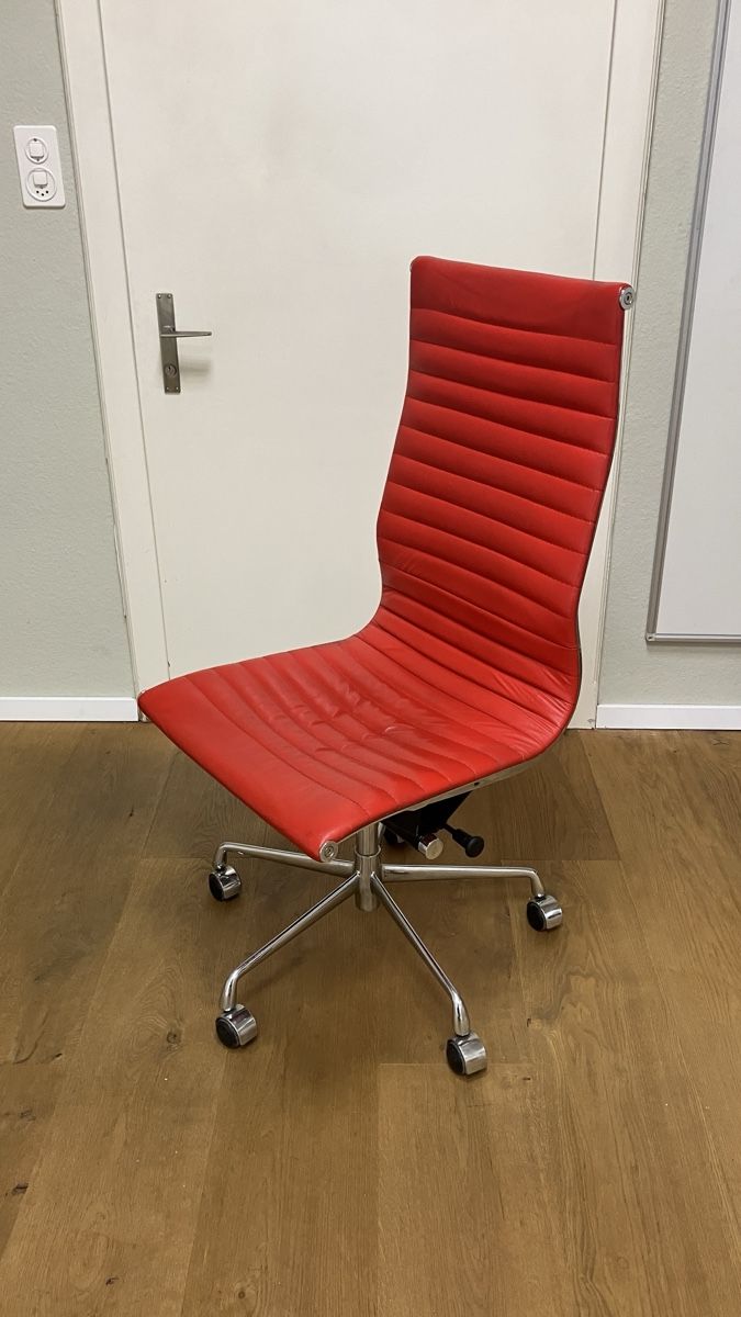 Vitra Stühle: Vitra EA 119 Replica in rotem Leder – Gebraucht aus Zürich von arpagdom 1
