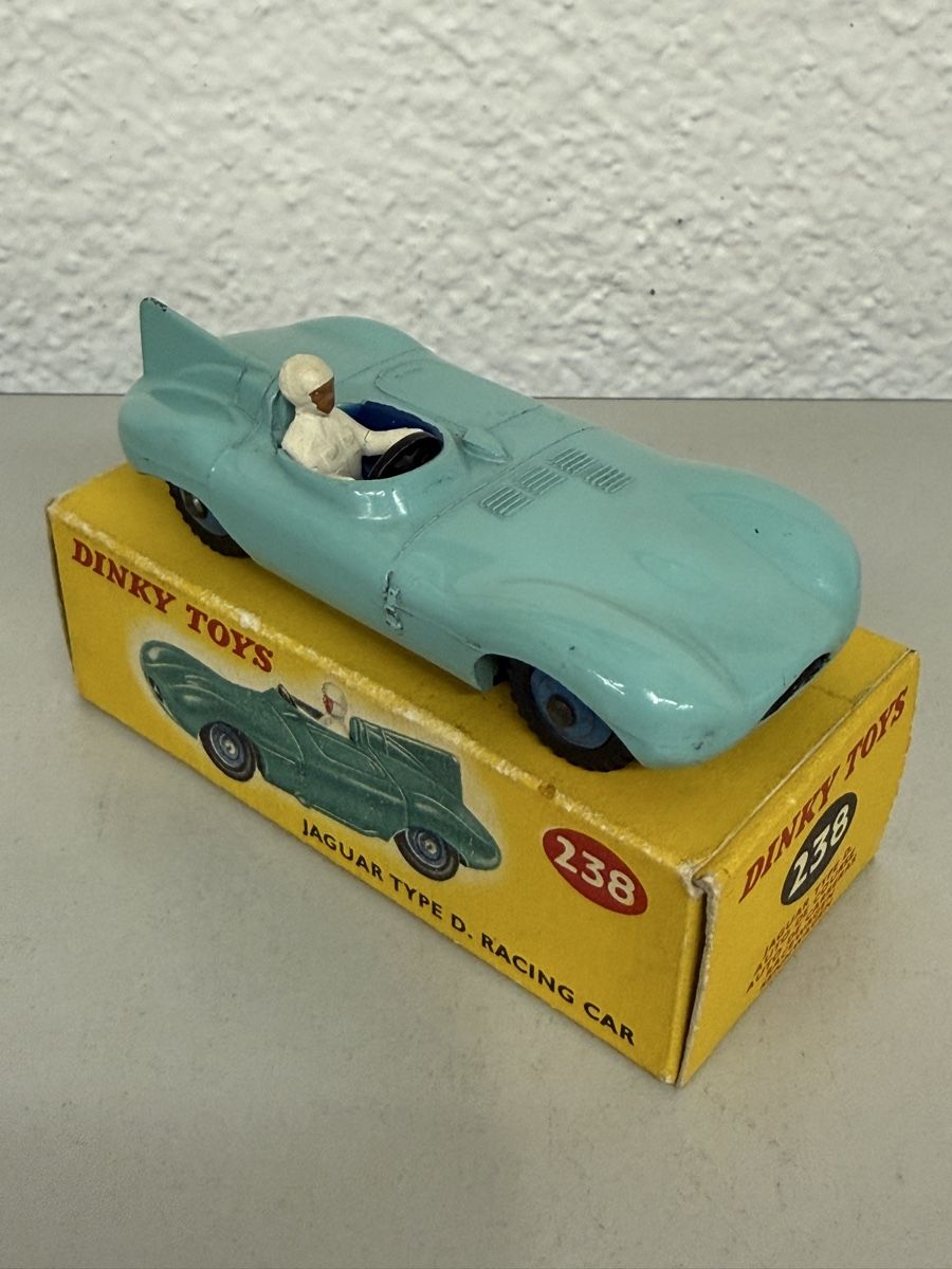 Dinky Toys Modellini d'auto: Superbe Dinky Toys Jaguar type D réf. 238 – Usato da Cossonay-Ville venduto da JeroJawa