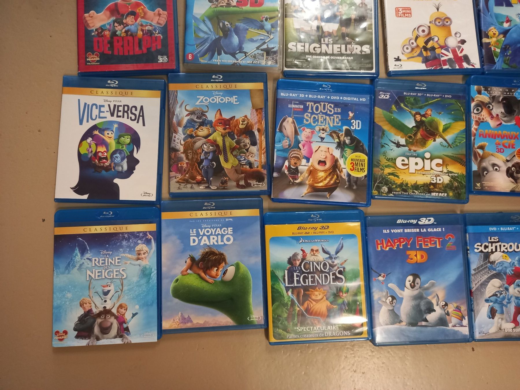 Tutti i DVDs: lot de 34 Blu-ray pour enfant – Usato da Prez-vers-Siviriez venduto da Monija70 6