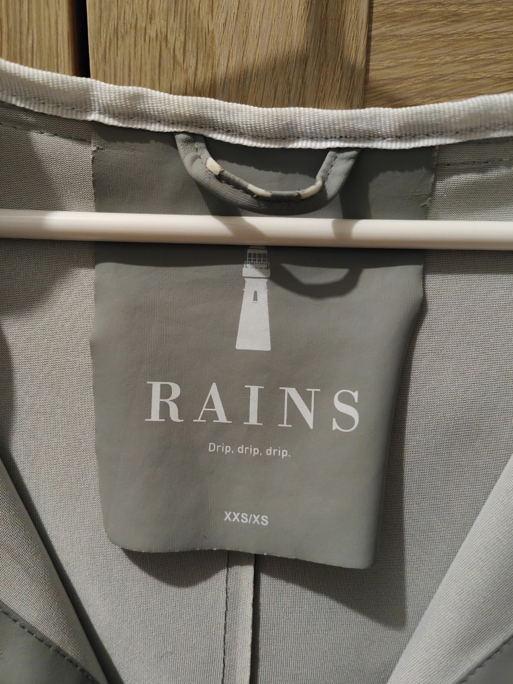 Rains Giacche: Veste Rains courte grise – Usato da Grand-Lancy venduto da rem_d5vl 1