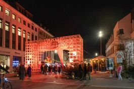 Grosser Torbogen aus Holz