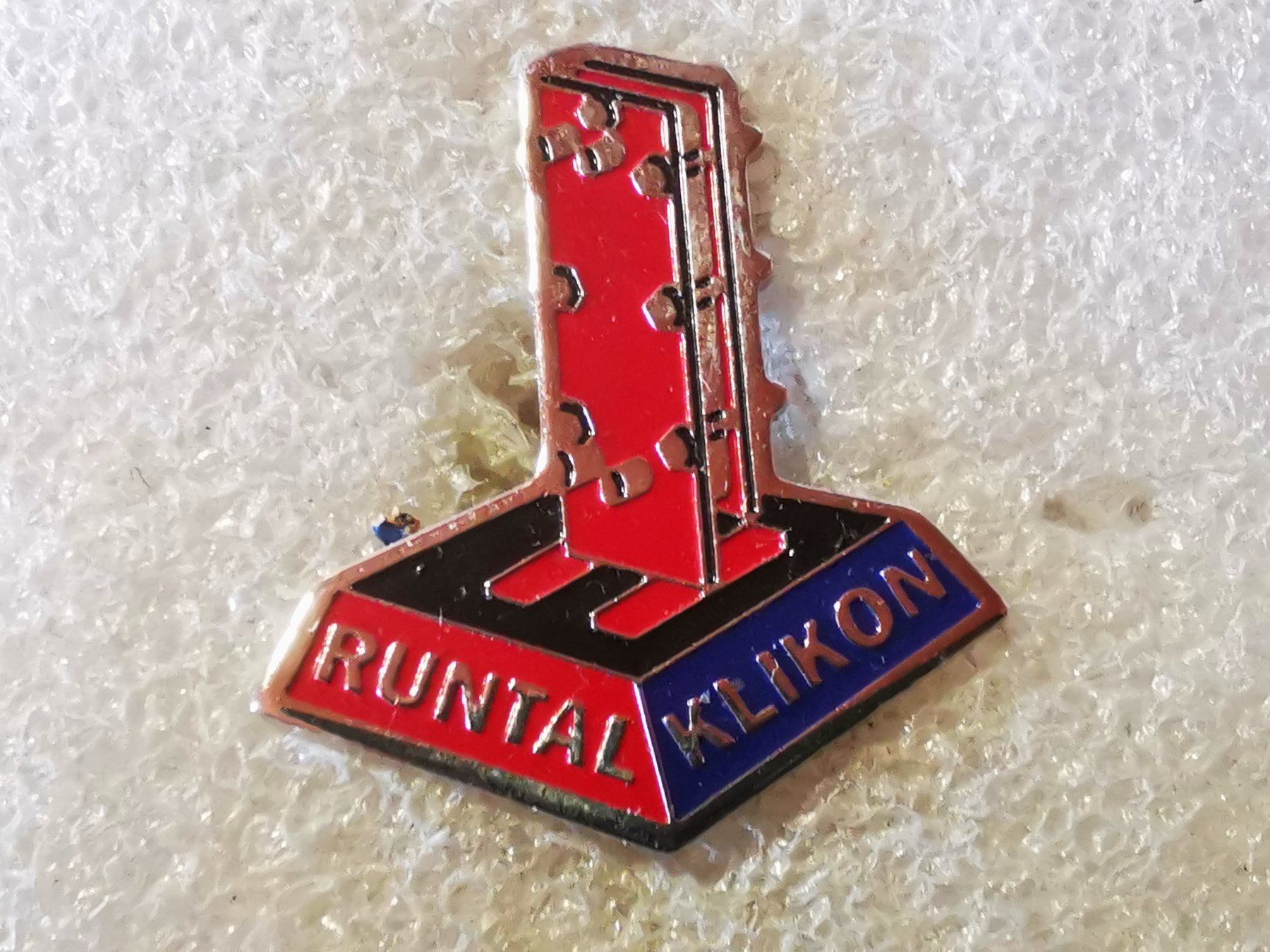 Placchette & Badge: Ansteckpin 101: Runtal Klikon – Usato da Oppligen venduto da Pin-Fall-Shop
