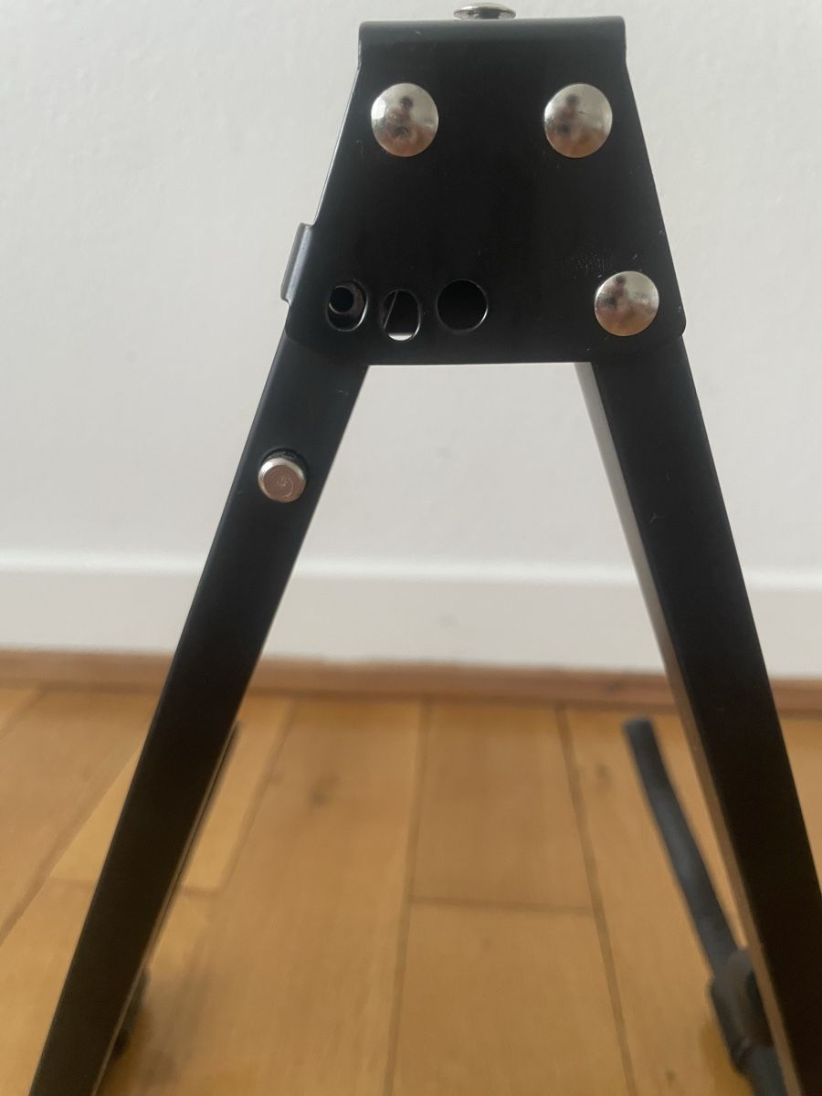 Millenium Supports pour instruments & partitions: Millenium Gitarrenstandfuss – D'occasion à Zürich par RDRDRD 1