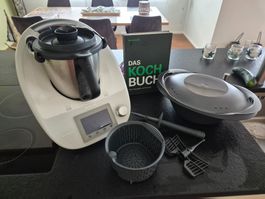 Thermomix TM5 mit Kochbuch und Zubehör guter Zustand