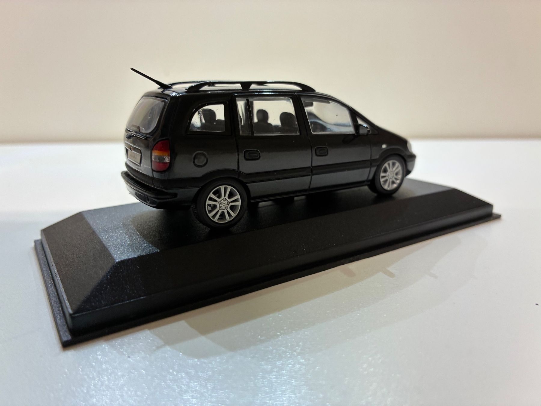 Minichamps Modellautos: Modellauto Opel Zafira A – Neu und originalverpackt aus Kräiligen von hkk 3