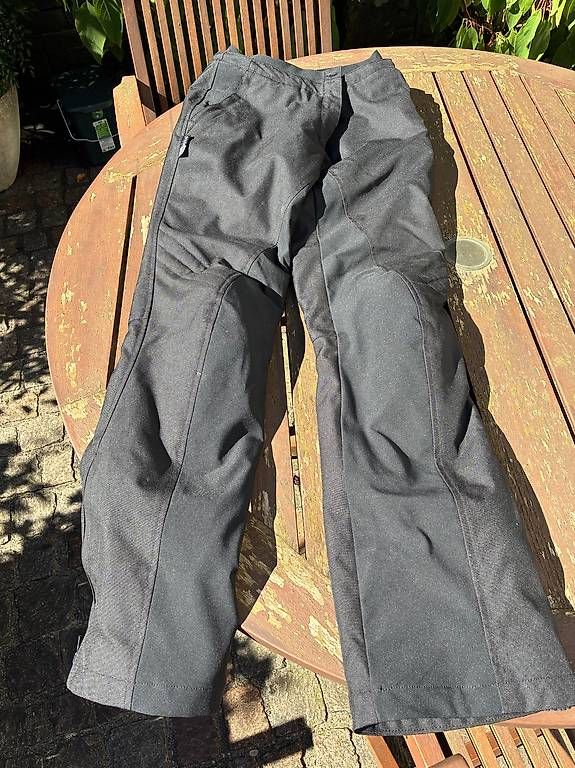Completi & Tailleur: Motorradbekleidung Damen S/M mit Helm – Usato da Zürich venduto da gutting 4