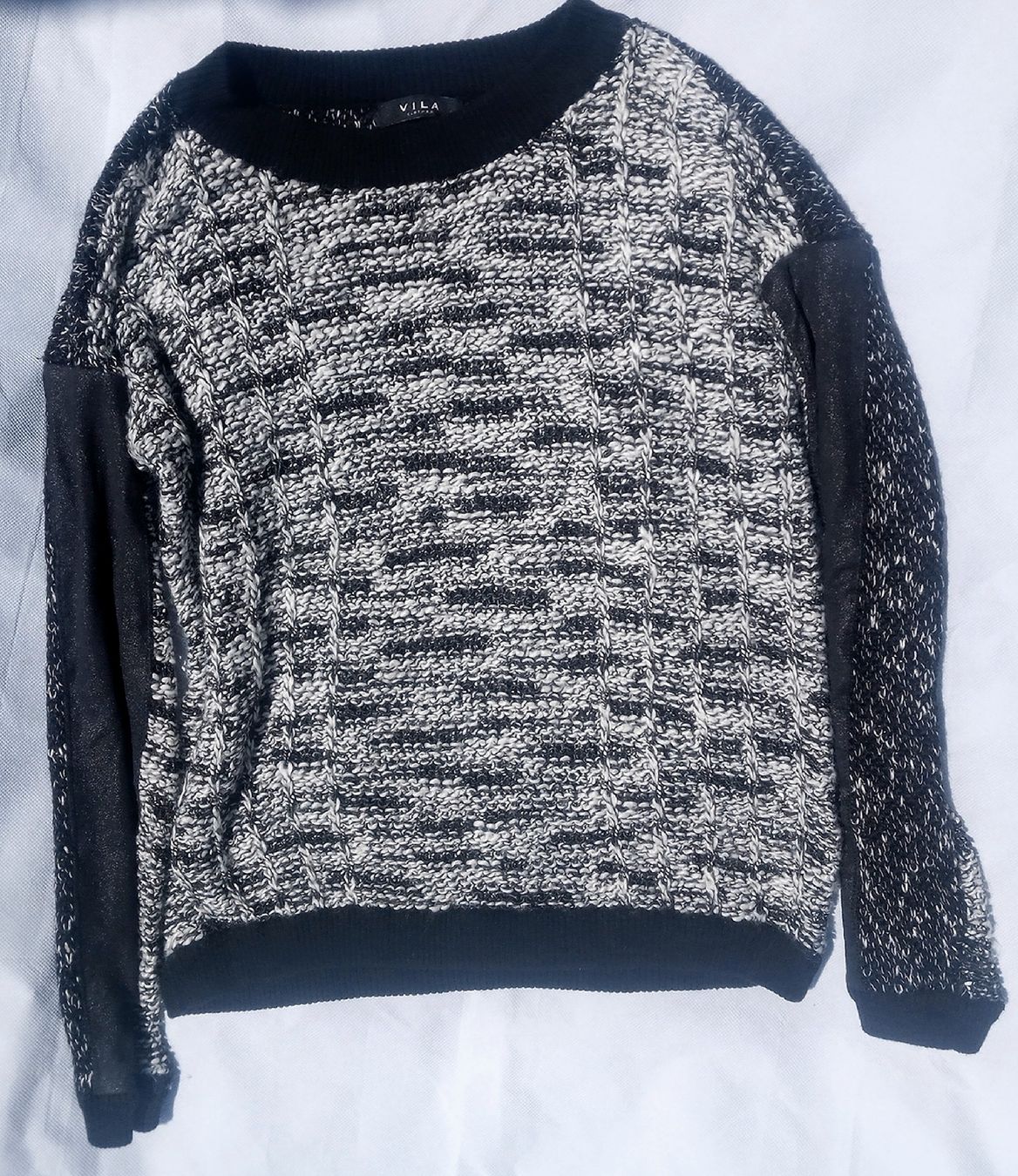 Vila Pullover & Sweatshirts: VILA Damenpullover Gr. L schwarz/weiss meliert – Gebraucht aus Luzern von toenu23