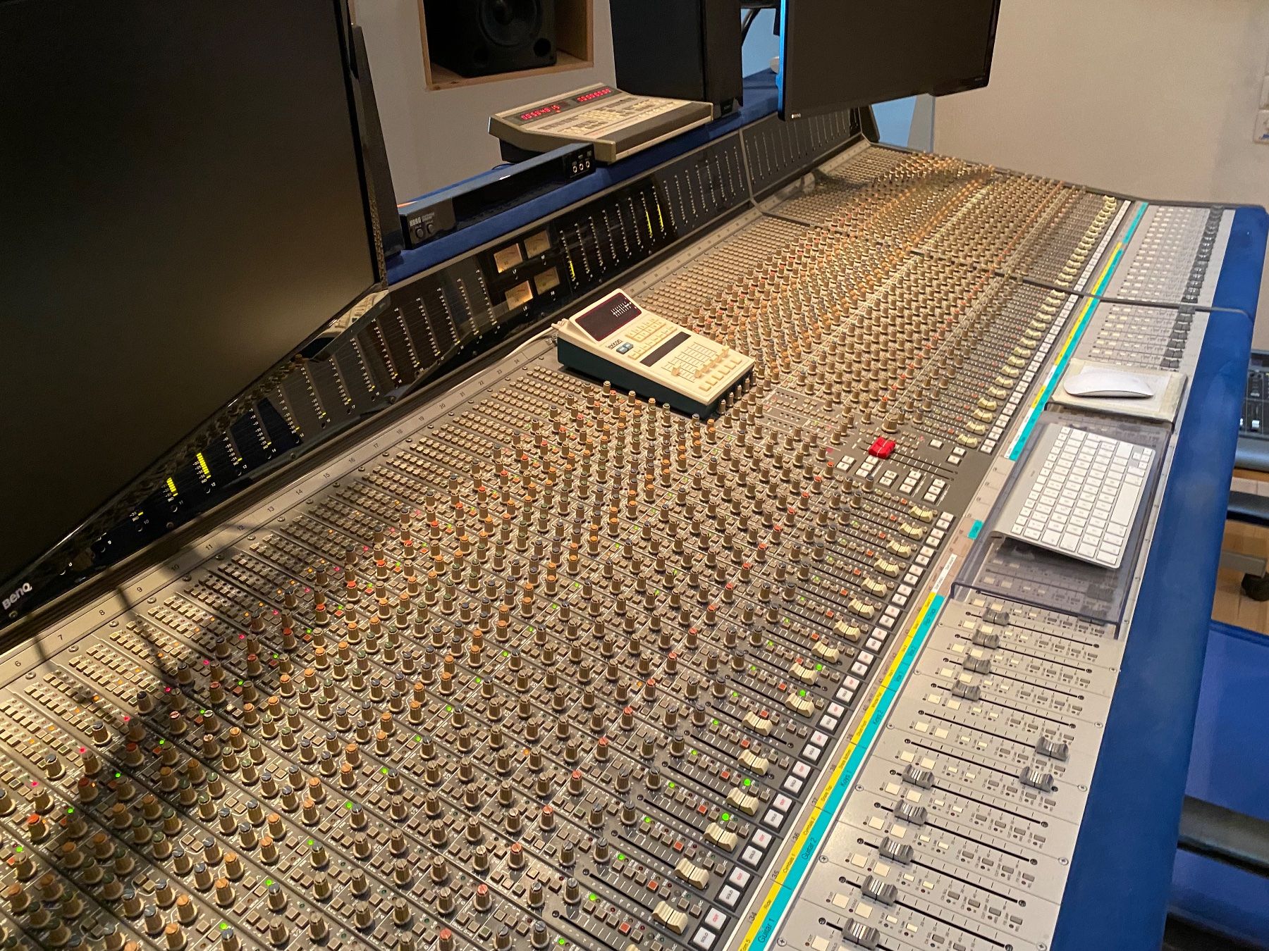 Tascam Mischpulte: Tascam M-700 56 MFA (Grösste Version) – Gebraucht aus Kollbrunn von Roman2995 1