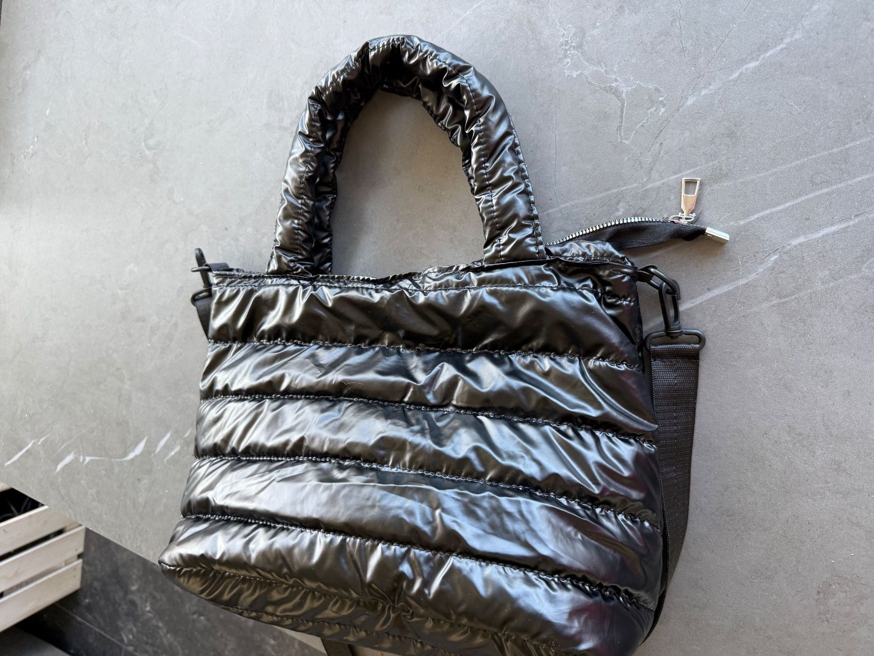 Borse da donna: Leichte Tasche mit guter Grösse – Usato da Altishofen venduto da UrsulaP0102