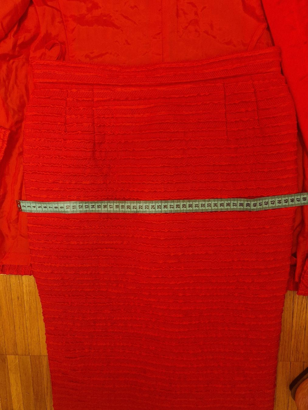 Costumes: Akris Kostüm rot Grösse 40,  Seide Wolle – D'occasion à Binningen par Daja75 5