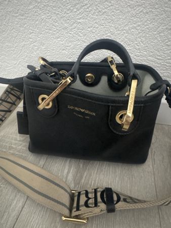 Emporio Armani Tasche Schwarz Leder Top Zustand mit Staubbeu