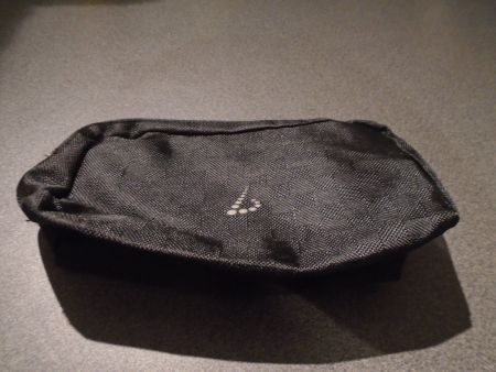 Nessesair / Tasche schwarz, viereckiges Muster