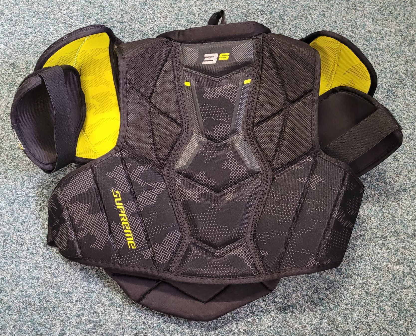 Bauer Schutz & Schoner: Hockey Schulterschutz, Gr. INT M – Gebraucht aus Frasnacht von Snowbird1 1