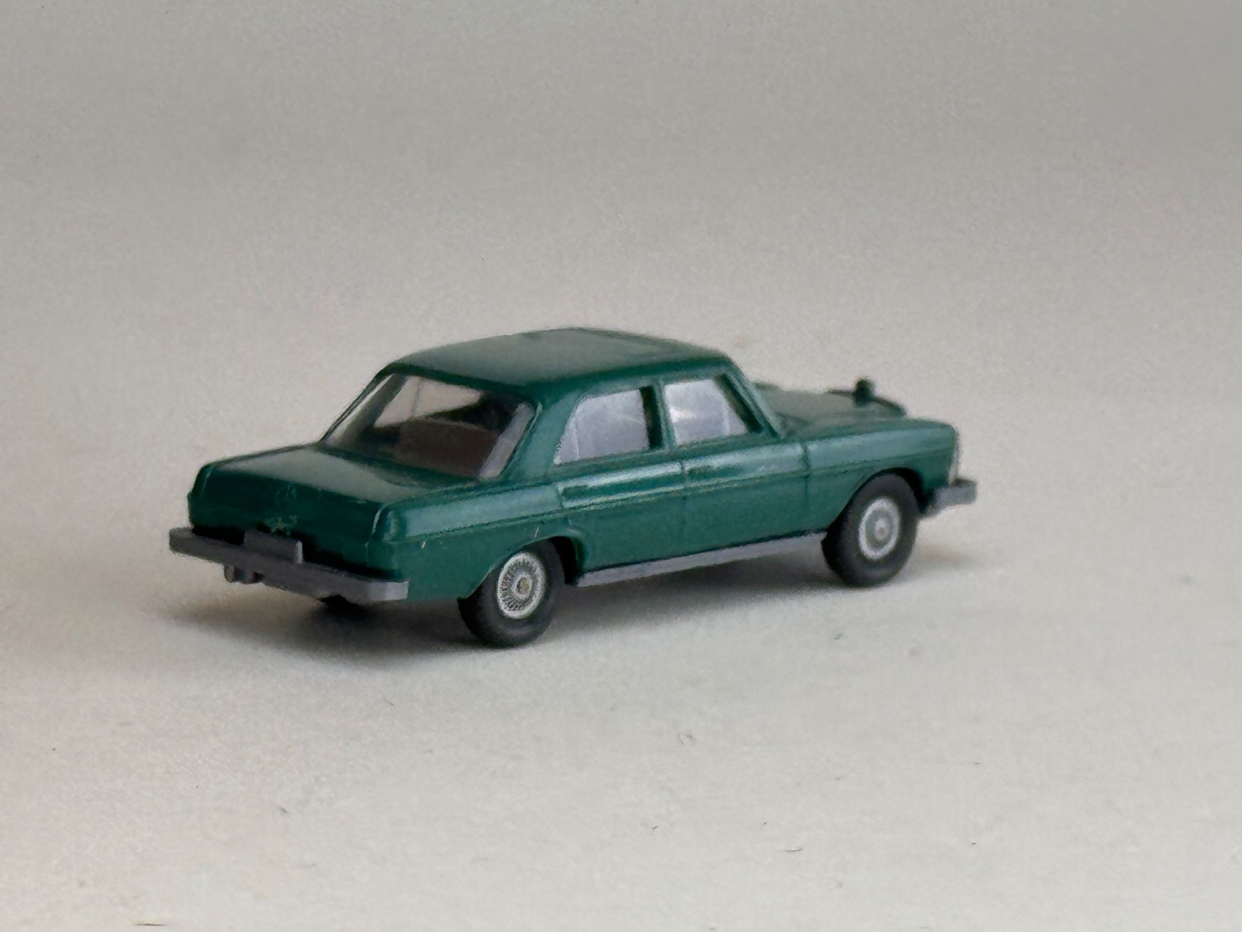 Wiking Modellini d'auto: Mercedes 200 patinagrün – Usato da Elm venduto da Wikmtz 1