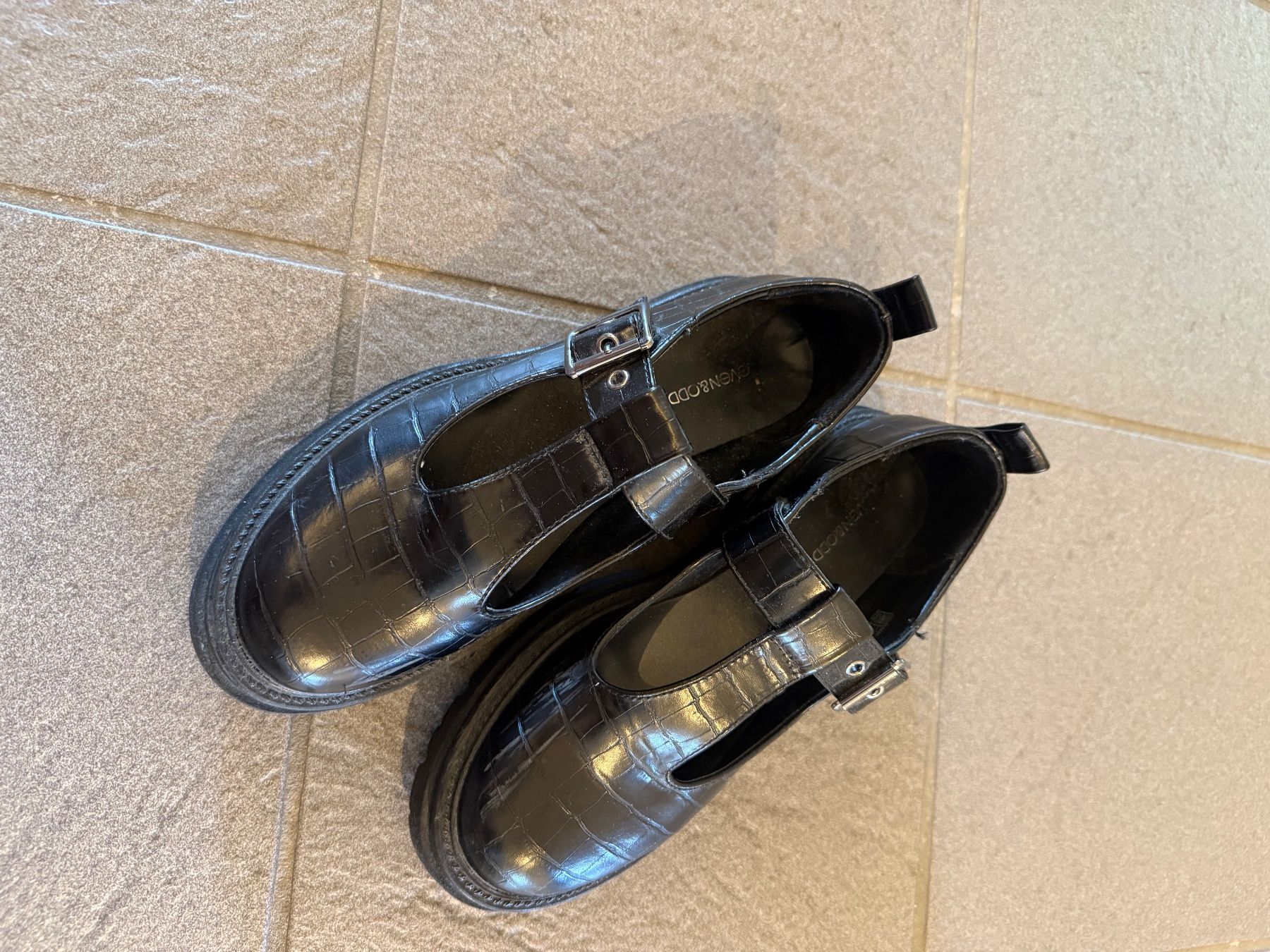 Scarpe da donna: Schwarze Schuhe – Usato da Bern venduto da Josefineee 1