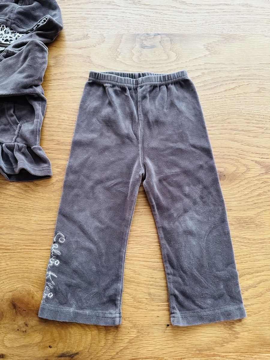 Calvin Klein Lotti & Set di vestiti: Gr 92 Calvin Klein trainerset braun – Usato da Wettingen venduto da hak_52m8 1