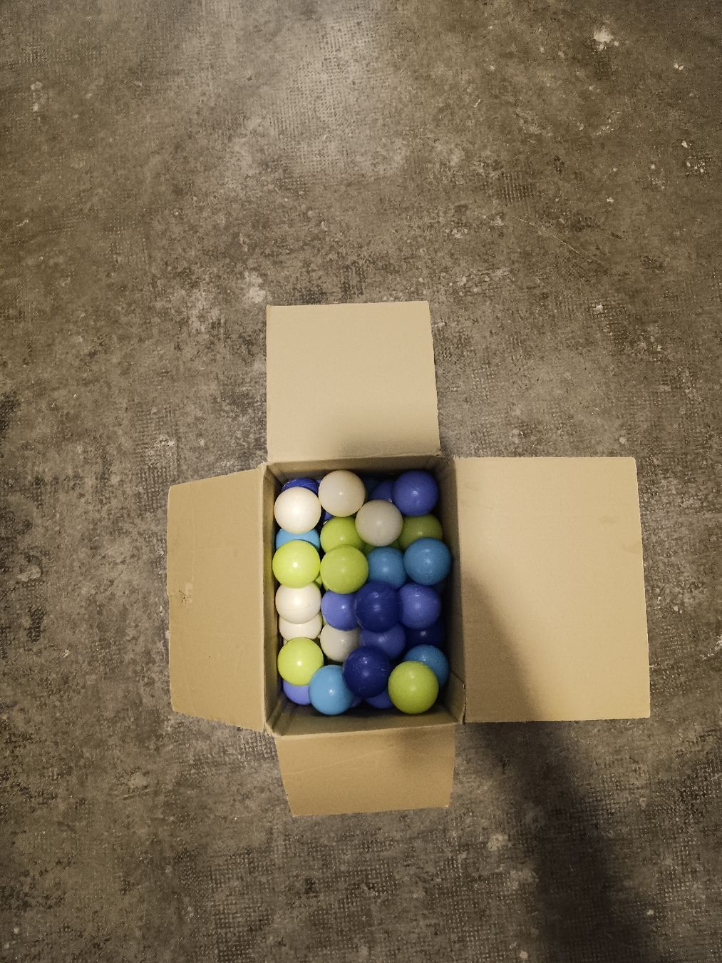 Ballons: lot de balles en plastique – D'occasion à Lausanne par Grabock