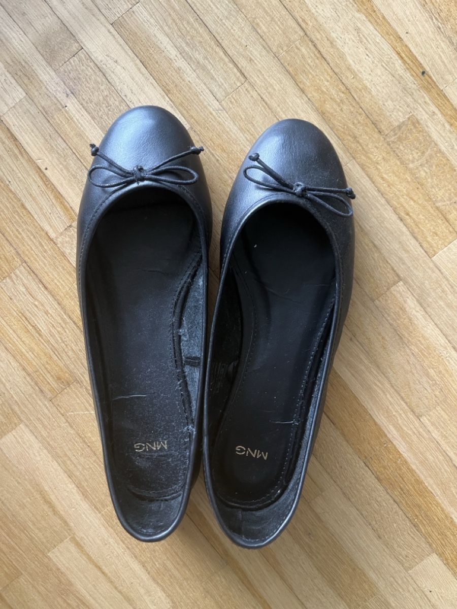 Damenschuhe: Schwarze Ballerinas MNG Leder Gr 37 – Gebraucht aus Zürich von luisacristinaa