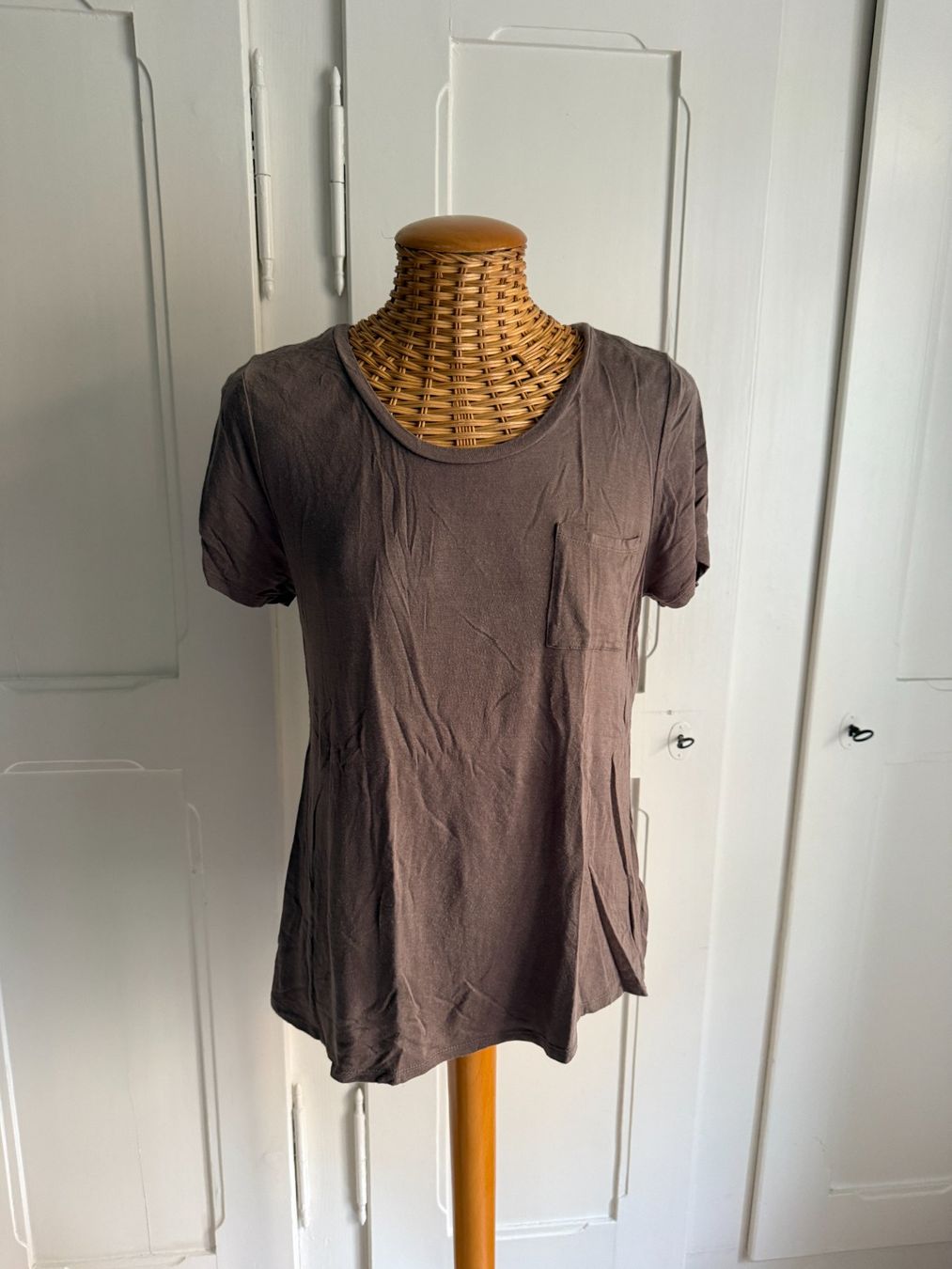T-shirt: ACTIVE USA - T-Shirt taupe locker L – Usato da Zürich venduto da Diazaio