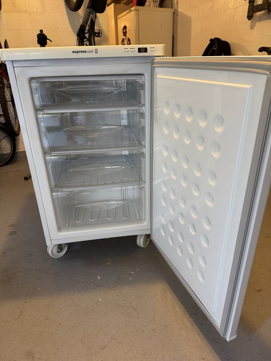 LG Congelatori: LG Express Cool Gefrierschrank – Usato da Oetwil an der Limmat venduto da Koelzema 2