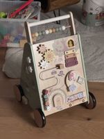 Lauflernwagen aus Holz mit Spielmodulen neuwertig