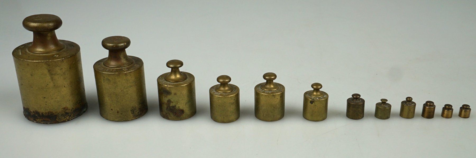 Tous les outils: Antikes Gewichte Set – D'occasion à Volketswil par brockipfannenstil