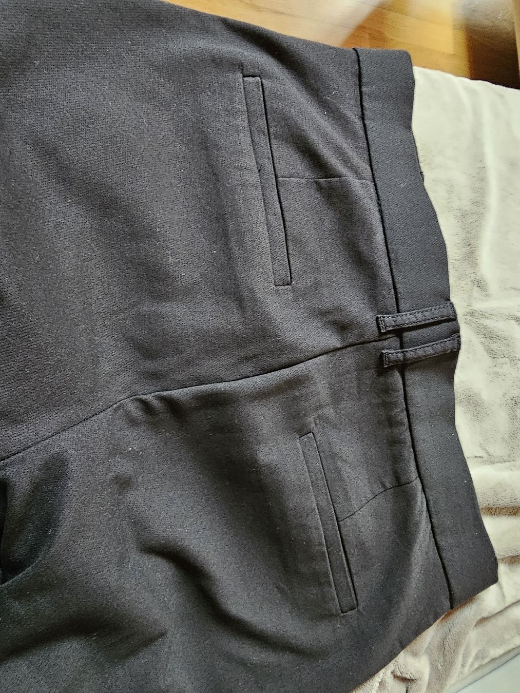 Lotti di vestiti: edle schwarze Hose mit 2 Shirts gr.L – Usato da Ferden venduto da jemyce 4