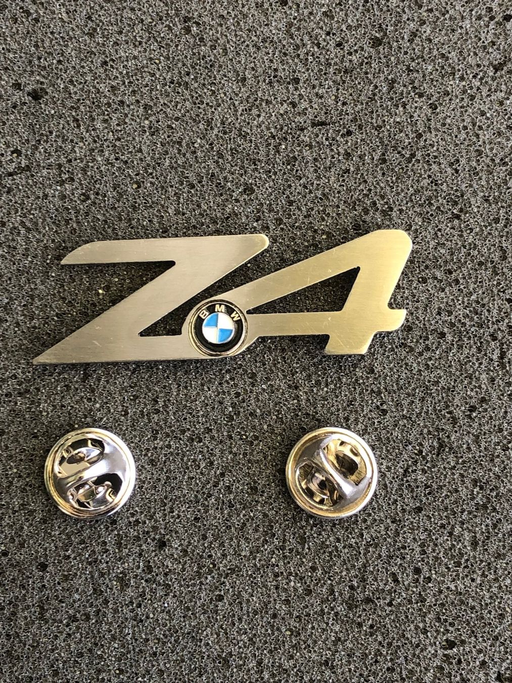 Plaketten & Abzeichen: BMW Z4 Pin – Neu (gemäss Beschreibung) aus Zell ZH von humarosch