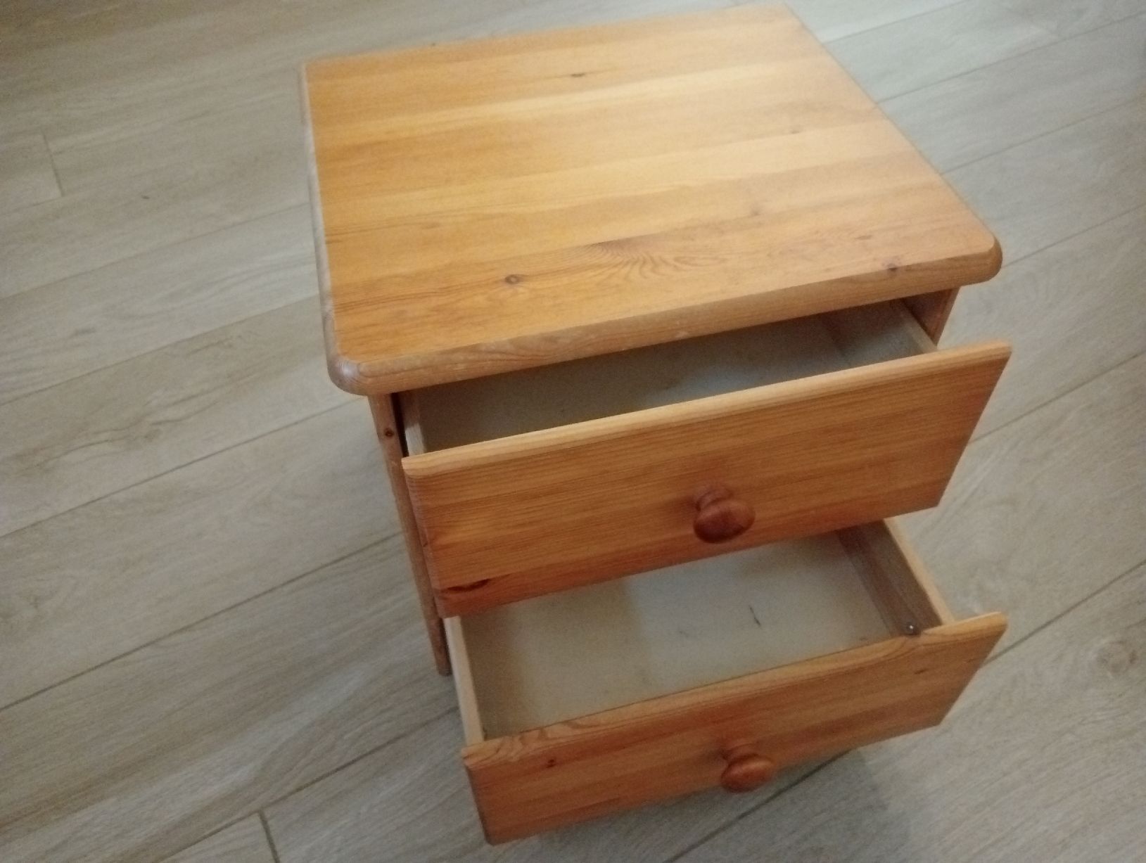 Comodini: Nachttisch 2 Schubladen massiv – Usato da Holderbank SO venduto da Labhras 1