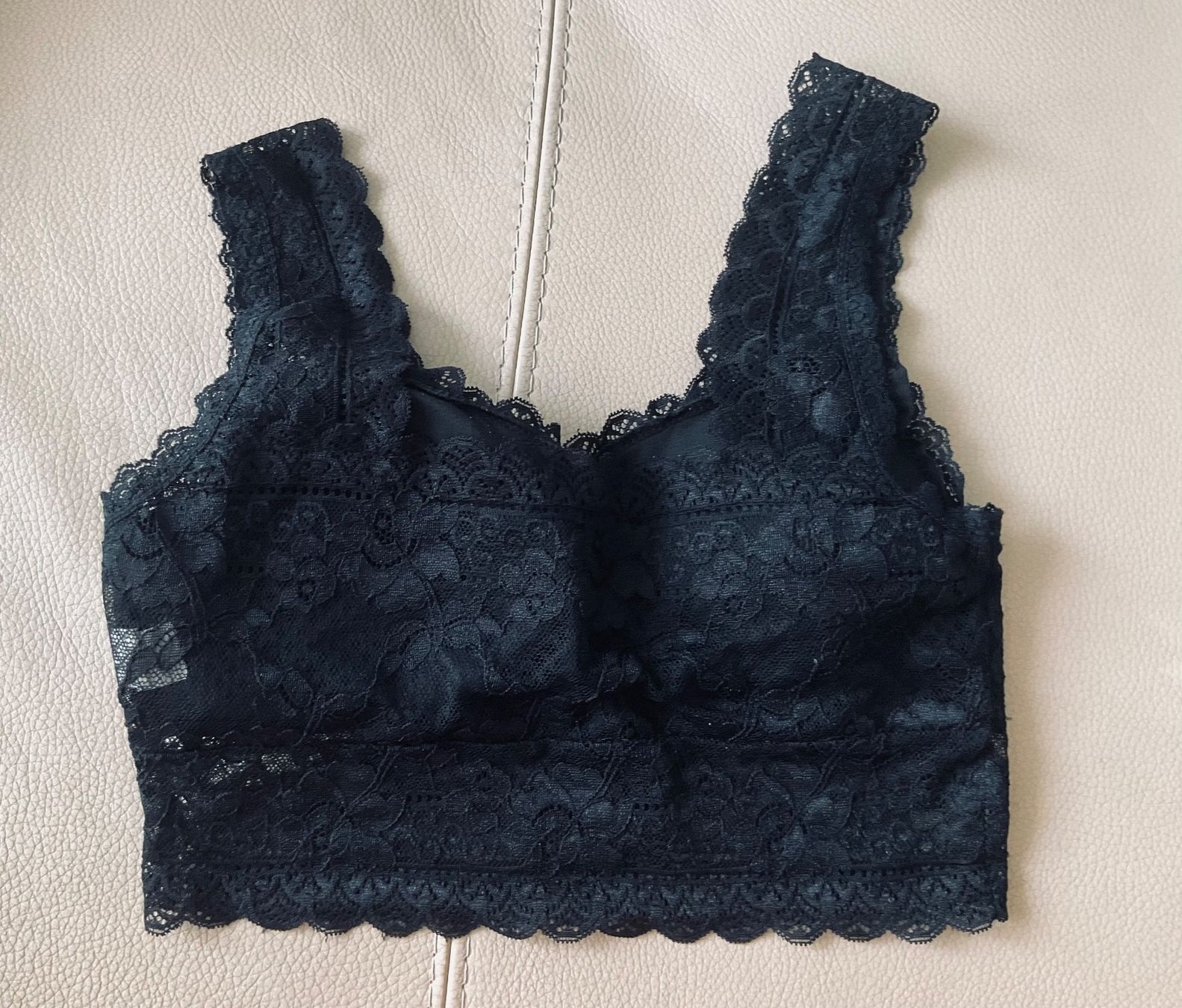 Altra biancheria intima: Brassiere en dentelle noire taille M – Usato da Genève venduto da Mazelyne 1