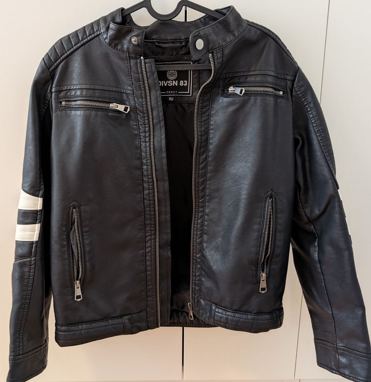 Giacche & Cappotti: Kunstlederjacke schwarz Grösse 152 – Usato da Hünenberg venduto da Bestseller92