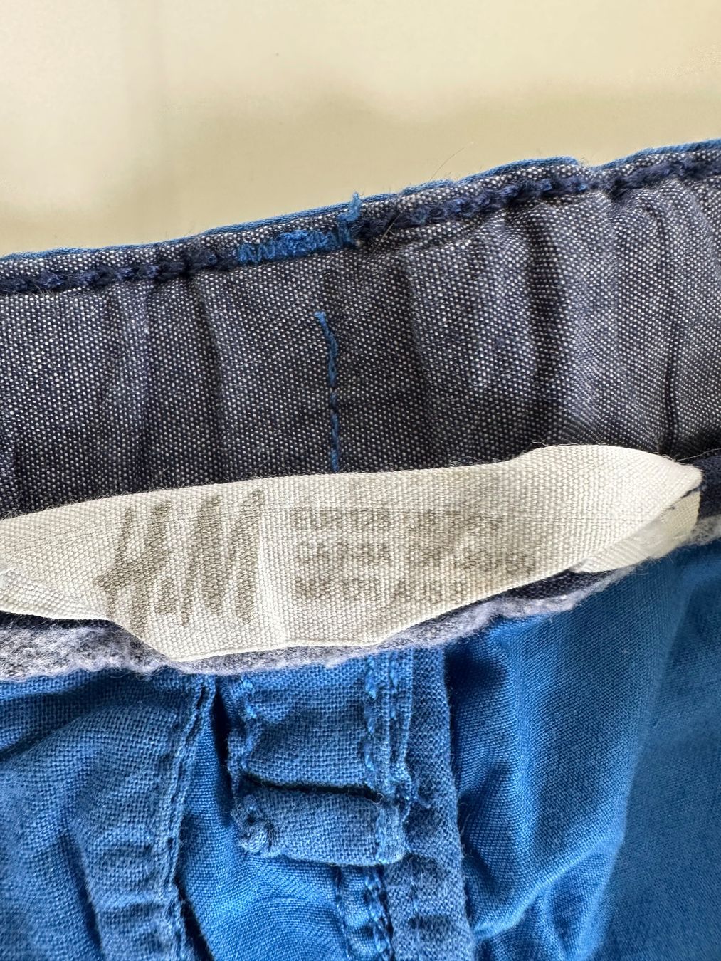 H&M Pantaloni: H&M Kinder Hose Grösse:128 – Usato da Lausen venduto da Swissart123 2
