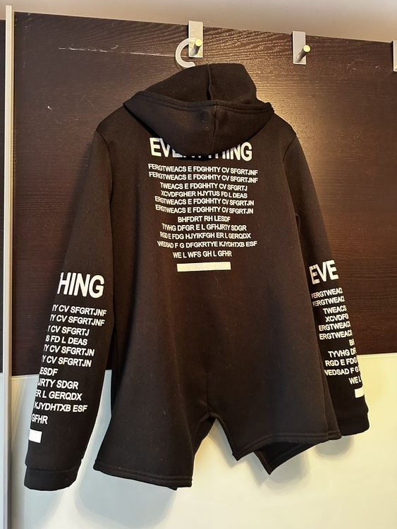 Sweatjacke schwarz mit weisser Schrift Gr. 40/42 Kaufen auf Ricardo