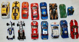 15 voitures Scalextric et très nombreux matériel en sus.