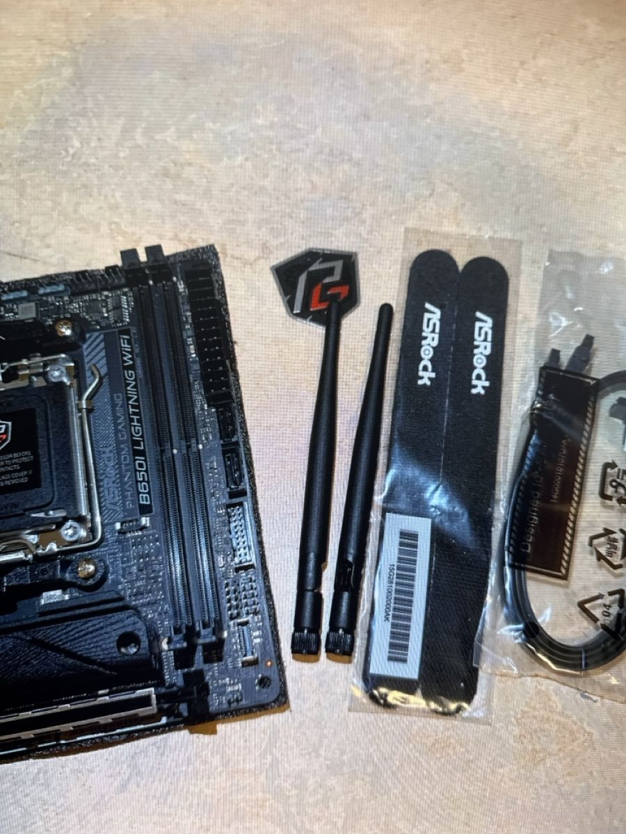 Asrock Schede madri: ASRock B650I Lightning Wifi Mini-ITX Mainboard, Top – Nuovo (secondo la descrizione) da Bäretswil venduto da vla_t5t2 4