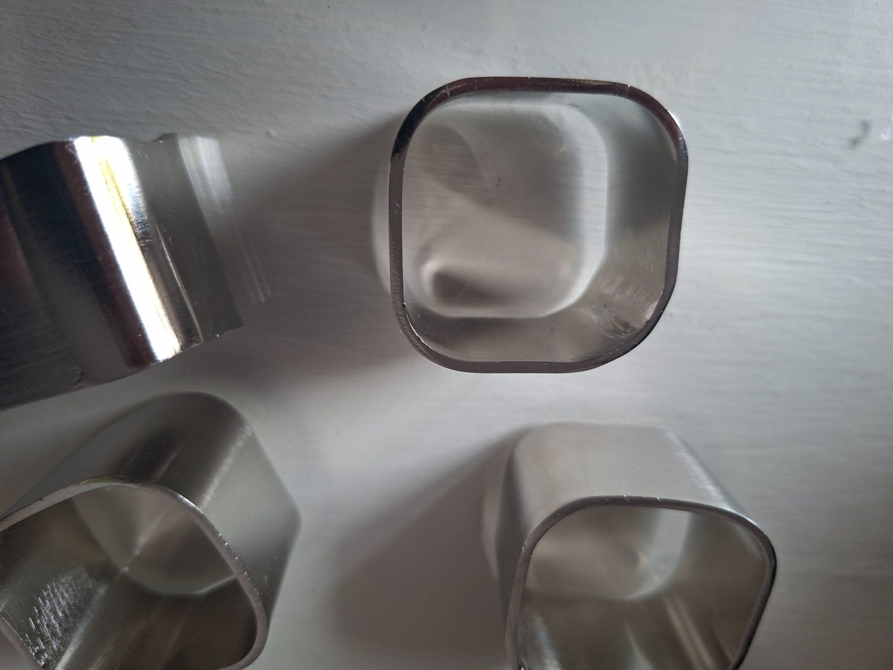 Altro in Decorazioni & Accessori: 4 Serviettenringe Uneven silver, Westwing – Nuovo (secondo la descrizione) da Stäfa venduto da Anita62 2