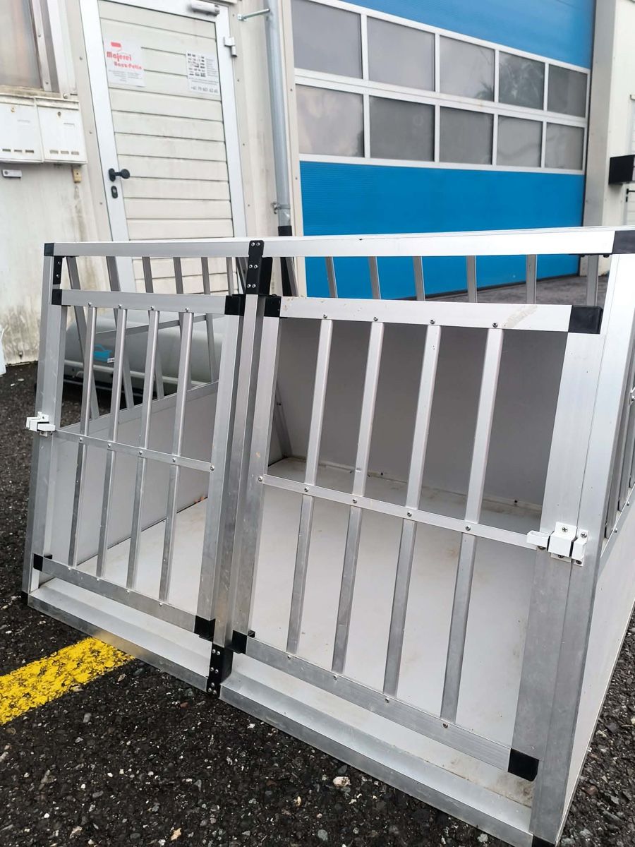 Liege- & Schlafplätze: Hundebox Alu mit 2 Tür – Gebraucht aus Sevelen von Stopglobal. 2