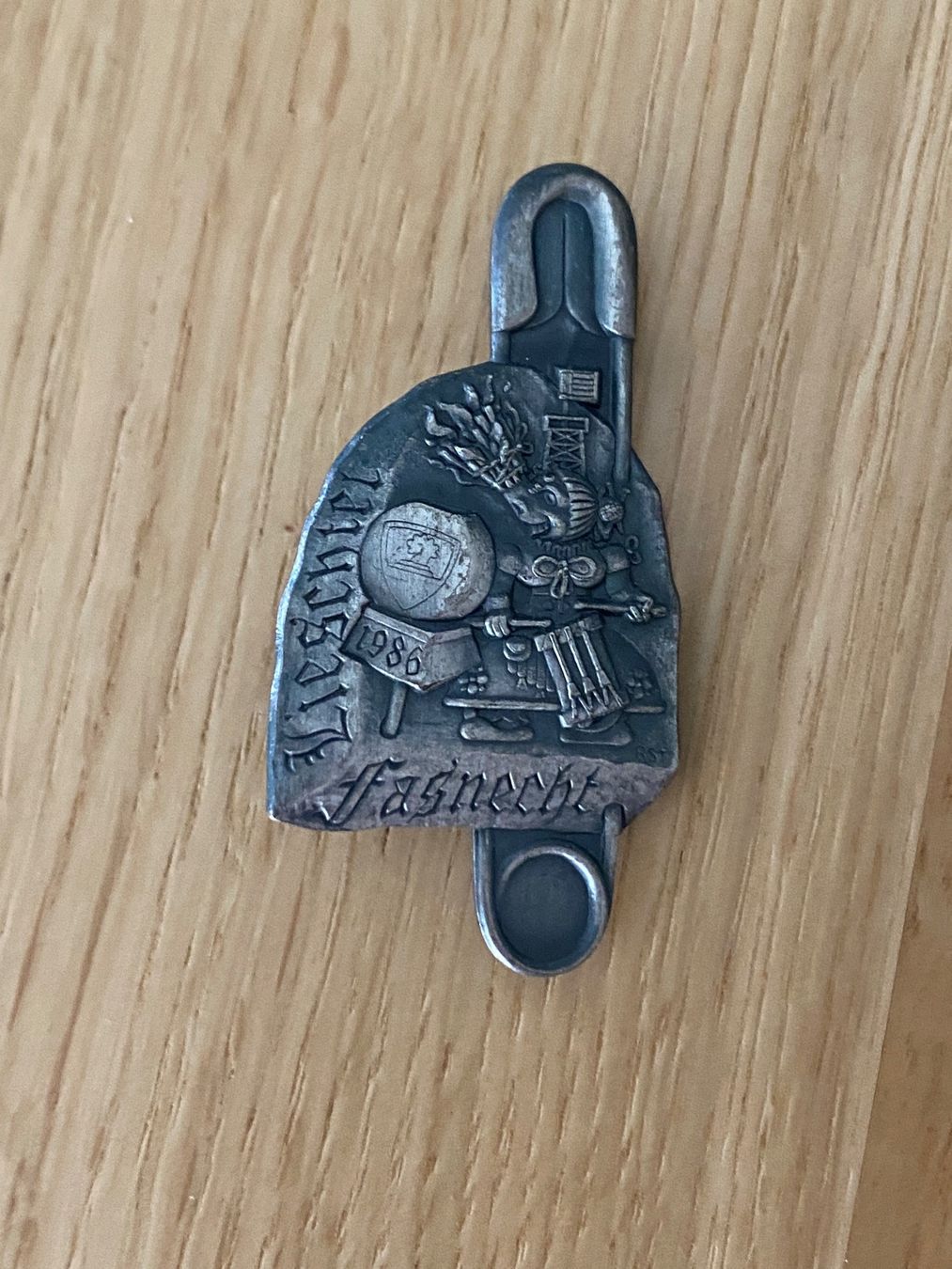 Placchette & Badge: Fasnachtsplakette - Liestal 1986 – Usato da Solothurn venduto da homerun01