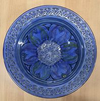 Assiette artisanale en céramique bleue