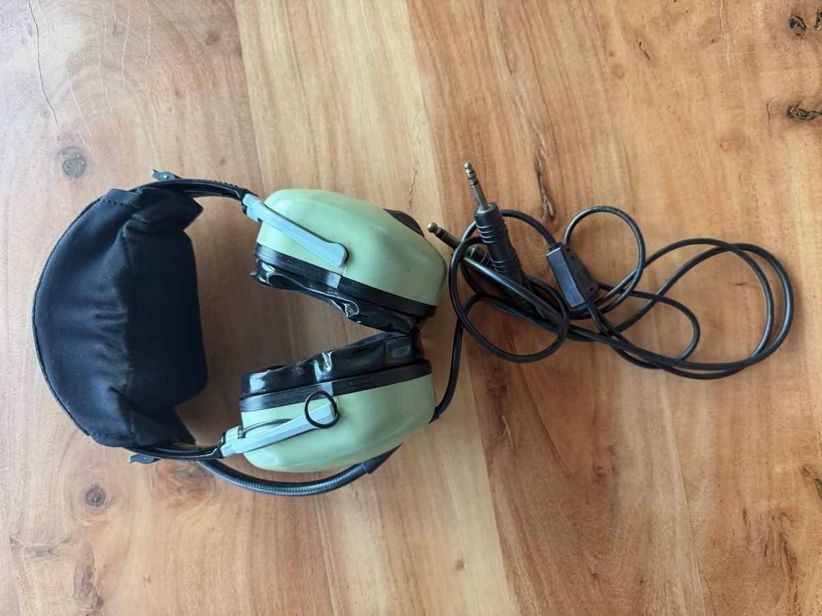 David Clark Cuffie: Pilotenpaket: 2 David Clark Headsets, Pilot Flight Bag – Usato da Zürich venduto da Confisio 3